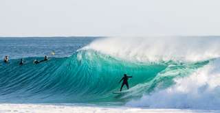 6 Rekomendasi Lokasi Surfing di Australia, Indah & Menantang, Xperience Team