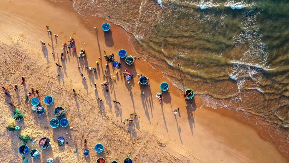Hòn Rơm tại vịnh Phan Thiết nổi tiếng với vẻ đẹp hoang sơ và bình dị