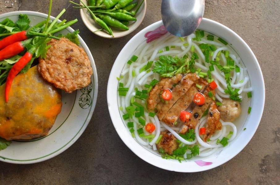 Khi đến vịnh Phan Thiết, bạn nhớ thưởng thức món bánh canh chả cá