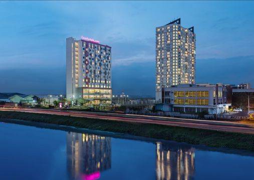  Favehotel Karawang (5,06 km dari Stasiun Karawang)
