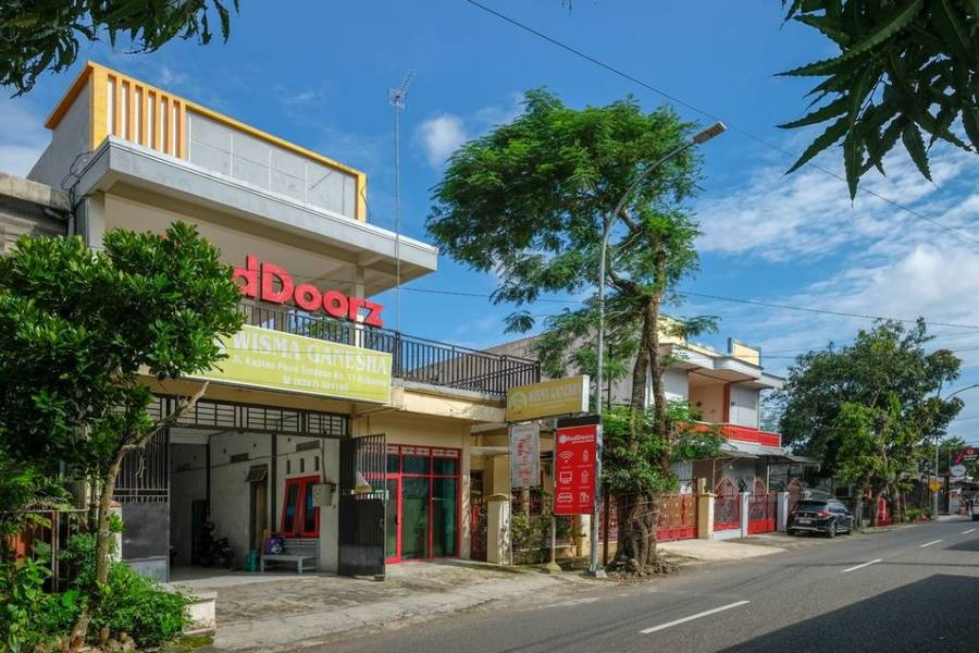 RedDoorz Syariah near Alun Alun Kebumen