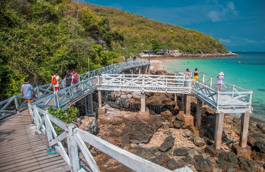 สะพานไม้หาดสังวาลย์ เกาะล้าน