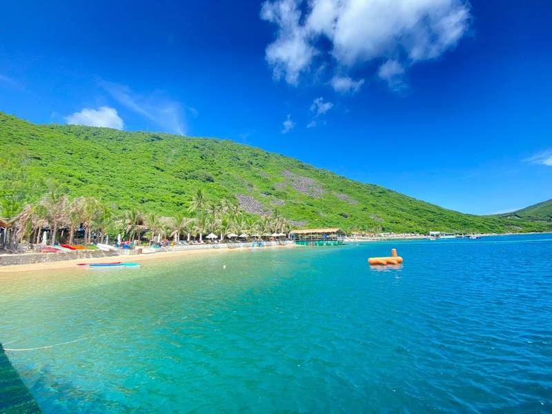 Khám phá làn nước trong xanh của bãi Robinson, Hòn Tre Nha Trang | Lặn biển Nha Trang