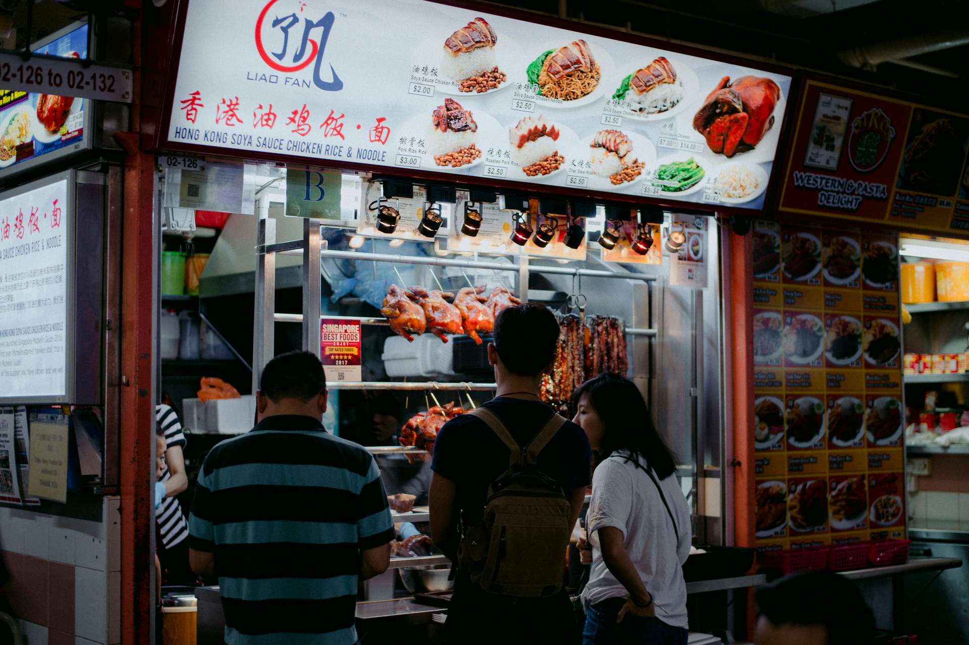 シンガポールの屋台で食べ歩き！人気のホーカーセンターとローカルフード