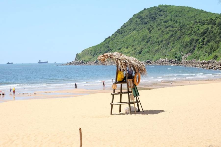 Bãi Đông nổi tiếng với vẻ đẹp hoang sơ, mộc mạc