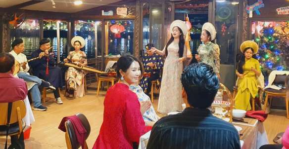 Ca Huế trên sông Hương - Trải nghiệm văn hoá cố đô về đêm