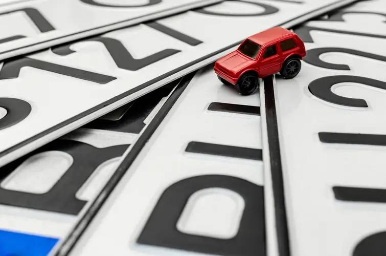 Perbedaan Kode Belakang Plat Nomor S