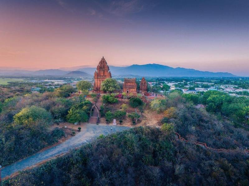 Tháp Po Klong Garai là địa điểm du lịch Phan Rang có vẻ đẹp kỳ bí, trang nghiêm