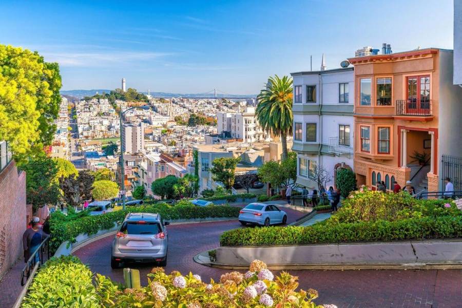 Đường Lombard là địa điểm du lịch San Francisco thu hút đông đảo du khách