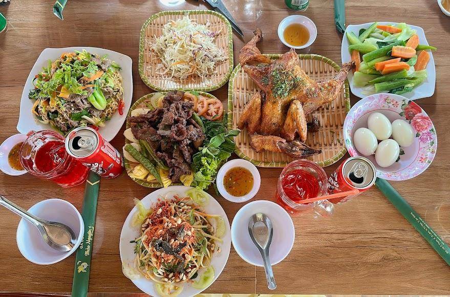 Gà đốt Ô Thum Thảo Nguyên với đa dạng các món ăn