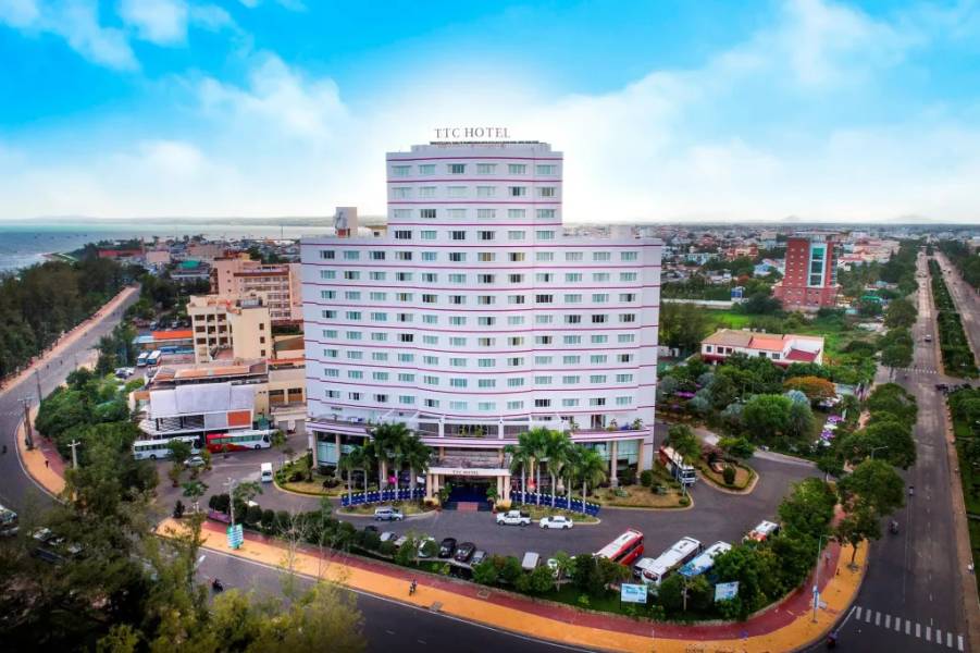 TTC Hotel Phan Thiết - Tòa nhà trắng nổi bật giữa lòng thành phố biển I khách sạn biển