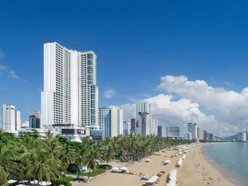 Vinpearl Beachfront Nha Trang chỉ cách biển Nha Trang vài bước chân I khách sạn biển