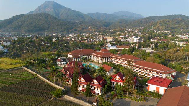  Royal Hotel & Villa Batu