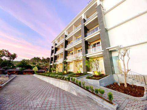 Queen of The South Beach Resort & Hotel