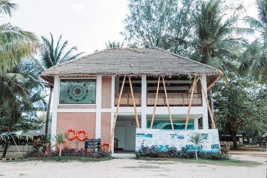 Lalasa Container Inn