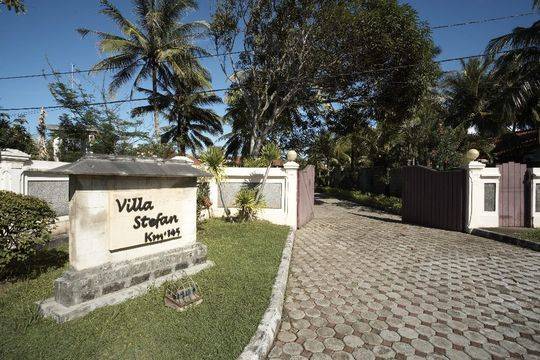 Villa Stefan Anyer - hotel dekat pantai di Banten