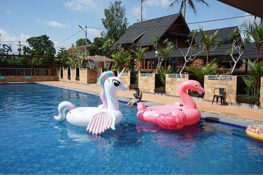 Villa dengan kolam renang di Garut - Rancabango Hotel & Resort