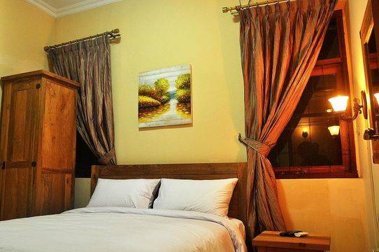 Sapphire Home Hotel - hotel dekat eco green park