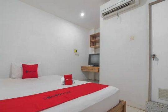 RedDoorz near Gajah Mada Pontianak
