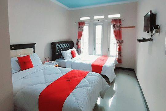 RedDoorz Syariah near Komplek Candi Arjuna Dieng 2 - Hotel dekat Padang Savana Dieng