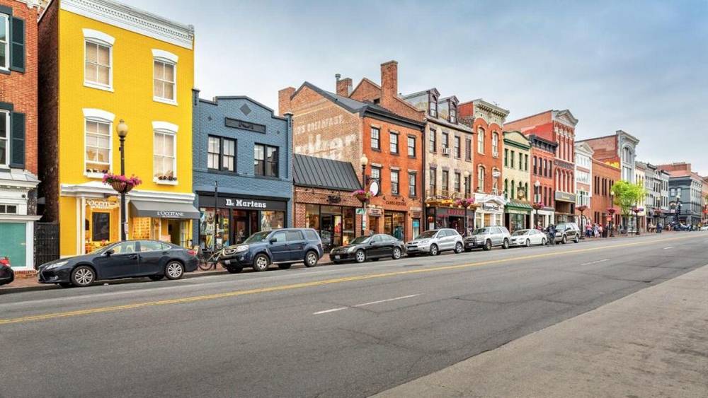 Georgetown là địa điểm du lịch Mỹ với những tòa nhà đầy sắc màu