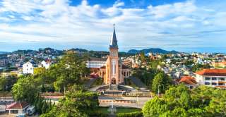Dalat Vietnam: Daya Tarik dan Info Menarik Lainnya!, Mas Bellboy