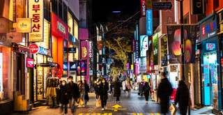Myeongdong: Surga Street Food di Tengah Seoul, Xperience Team