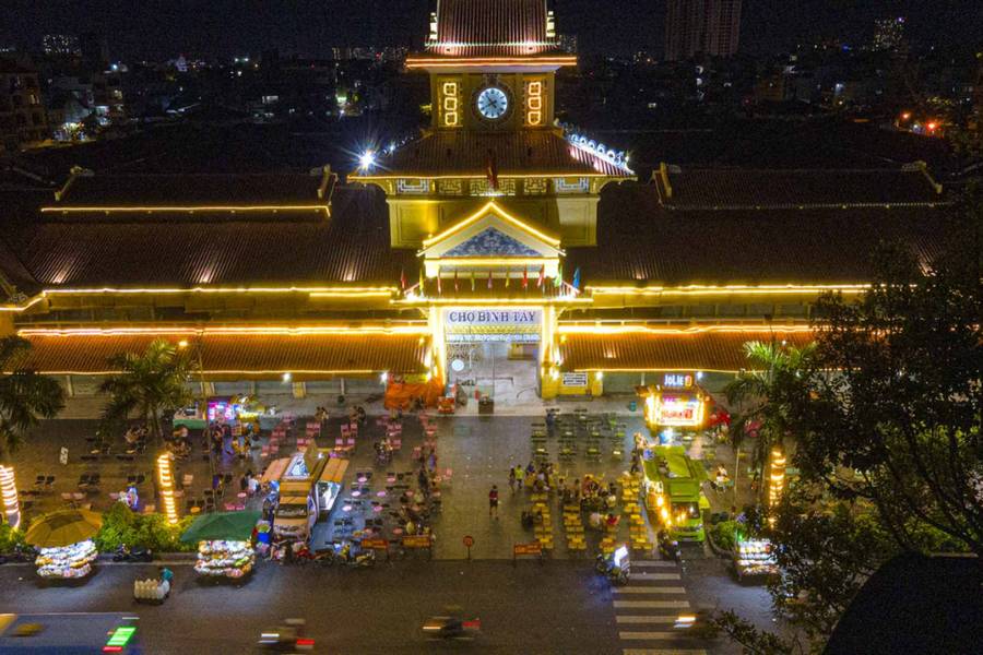 Chợ Bình Tây về đêm rực rỡ ánh đèn, trở thành điểm đến sống động | Cảnh đẹp Sài Gòn