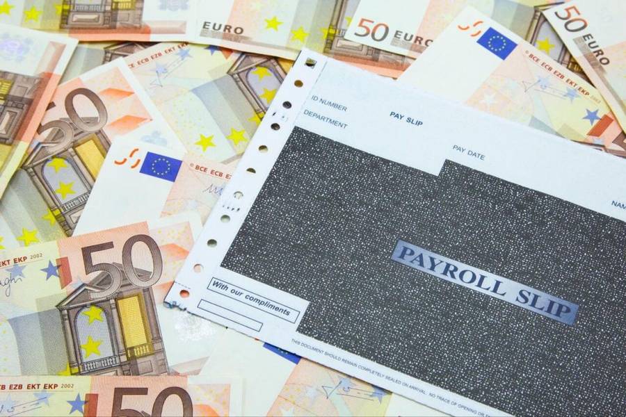 Đi du lịch châu Âu cần chuẩn bị những gì? Bạn cần đổi ngoại tệ