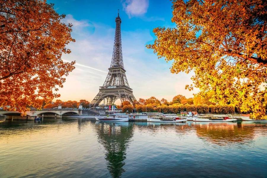 Tháp Eiffel là biểu tượng nổi tiếng của thủ đô Paris
