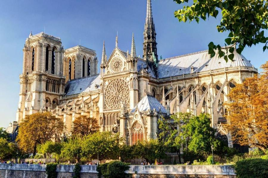 Kiến trúc Gothic tuyệt đẹp của Nhà thờ Đức Bà Paris