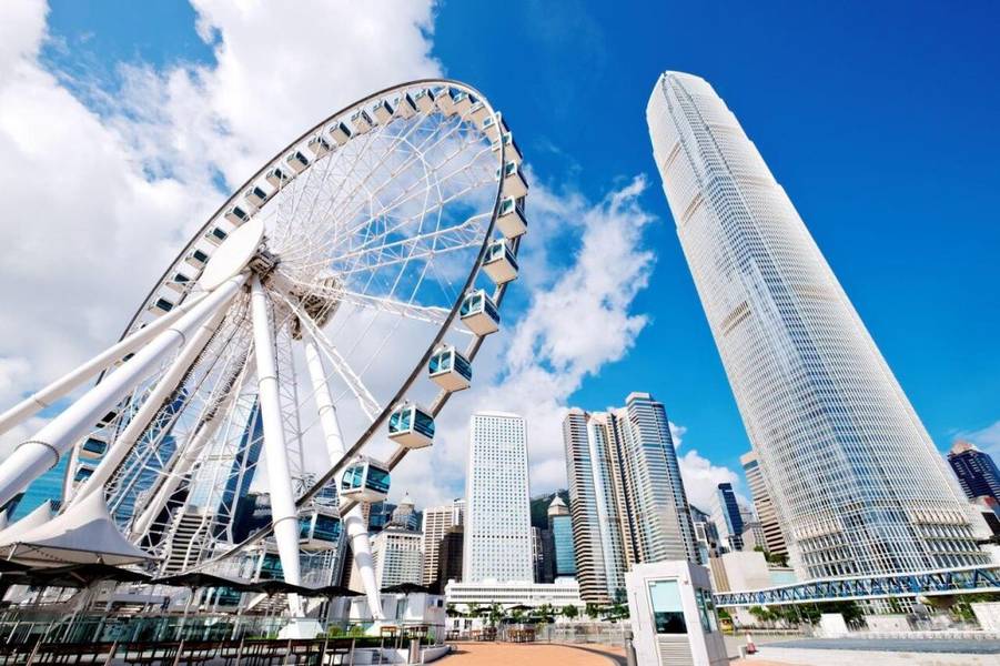 Vòng đu quay là địa điểm ngắm cảnh nổi tiếng tại Hồng Kông