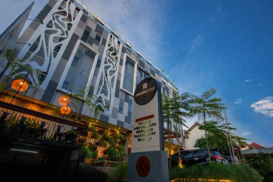 Hotel FortunaGrande Malioboro Yogyakarta By Fosia Hotels - Building