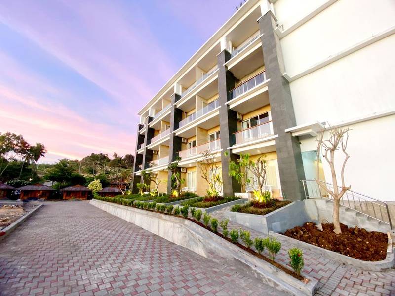 Queen Of The South Beach Resort & Hotel