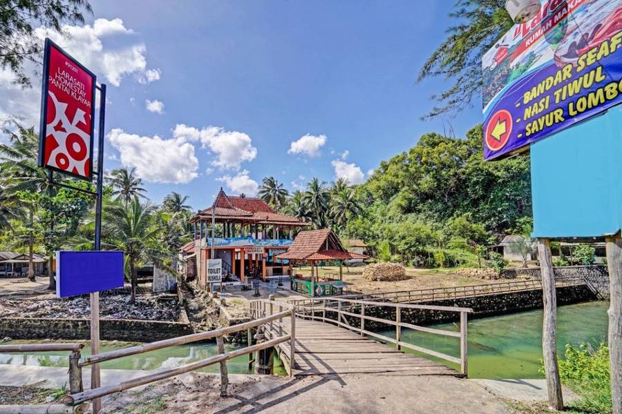 Larasati Homestay Pantai Klayar