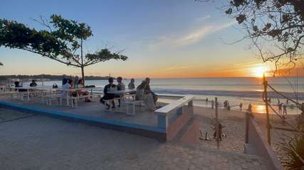 10 Pantai di Garut yang Wajib Dikunjungi untuk Liburan Tak Terlupakan, Mas Bellboy