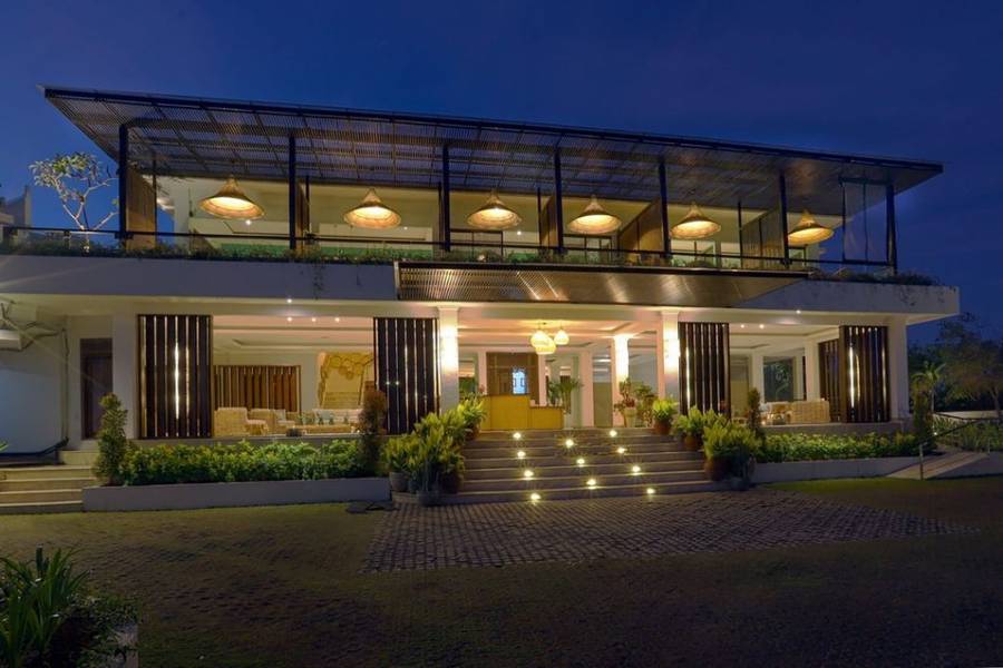 Nunamkhalu Private Villas & Spa (2.1 km)