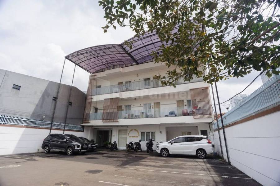 Family Residence Mitra RedDoorz (3.9 km dari GBK)