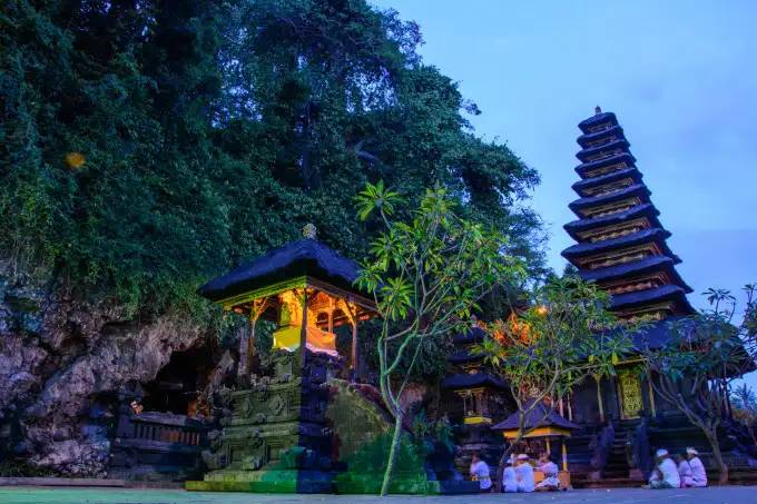 Aktivitas yang Bisa Dilakukan di Pura Goa Lawah