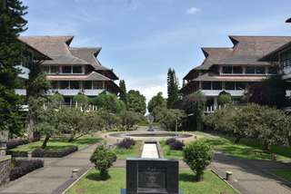 12 Hotel 200 Ribuan Dekat ITB untuk Wisuda, Nyaman dengan Fasilitas Lengkap!, Mas Bellboy