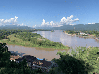 สามเหลี่ยมทองคำ: สวรรค์ของนักเดินทางในเอเชียตะวันออกเฉียงใต้, Nanthaphob N