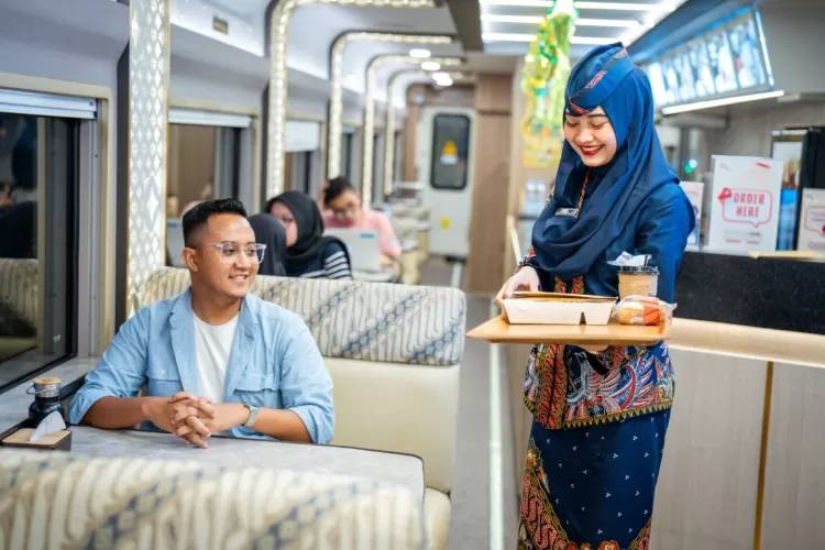 Kantin Kereta Ada di Gerbong Berapa?