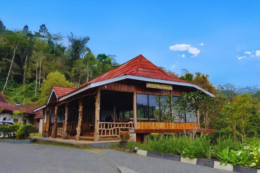Ndalem Homestay & Resto
