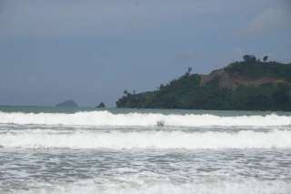 Pantai Sanggar: Daya Tarik dan Info Menarik Lainnya!, Mas Bellboy