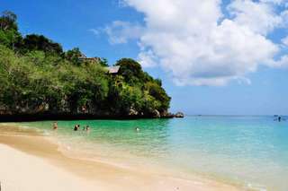 Pantai Virgin: Daya Tarik dan Info Menarik Lainnya!, Mas Bellboy