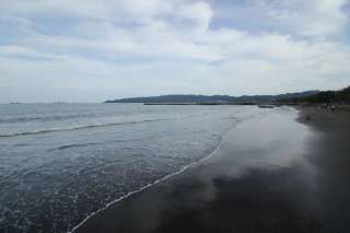 Pantai Kemiren: Daya Tarik dan Info Menarik Lainnya!, Mas Bellboy