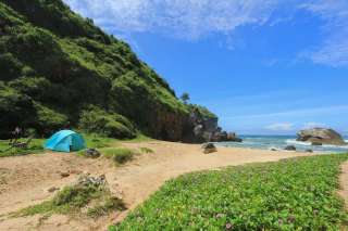 Pantai Wohkudu: Daya Tarik dan Info Menarik Lainnya!, Mas Bellboy