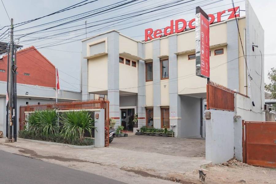 RedDoorz near Jatinangor Town Square
