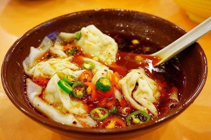 Long Chao Shou là món vặt truyền thống trong ẩm thực Tứ Xuyên