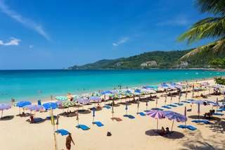 หาดป่าตอง: สวรรค์แห่งท้องทะเลภูเก็ต, Nanthaphob N
